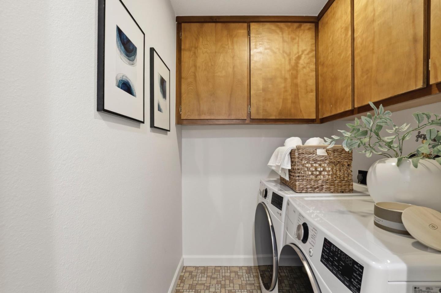 Detail Gallery Image 16 of 63 For 7 Lilly Ln, San Carlos,  CA 94070 - 3 Beds | 2/1 Baths
