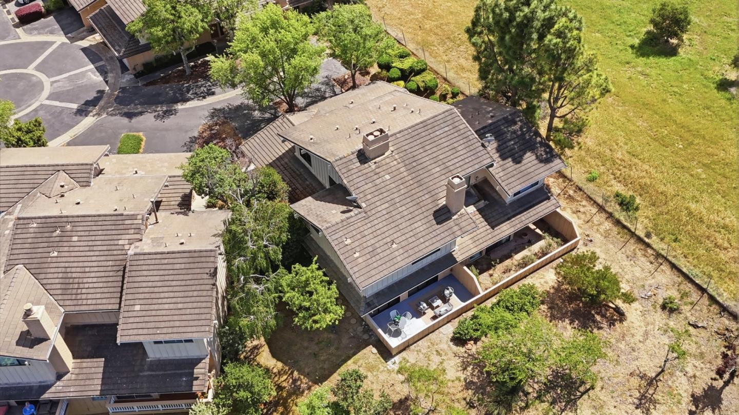 Detail Gallery Image 30 of 63 For 7 Lilly Ln, San Carlos,  CA 94070 - 3 Beds | 2/1 Baths