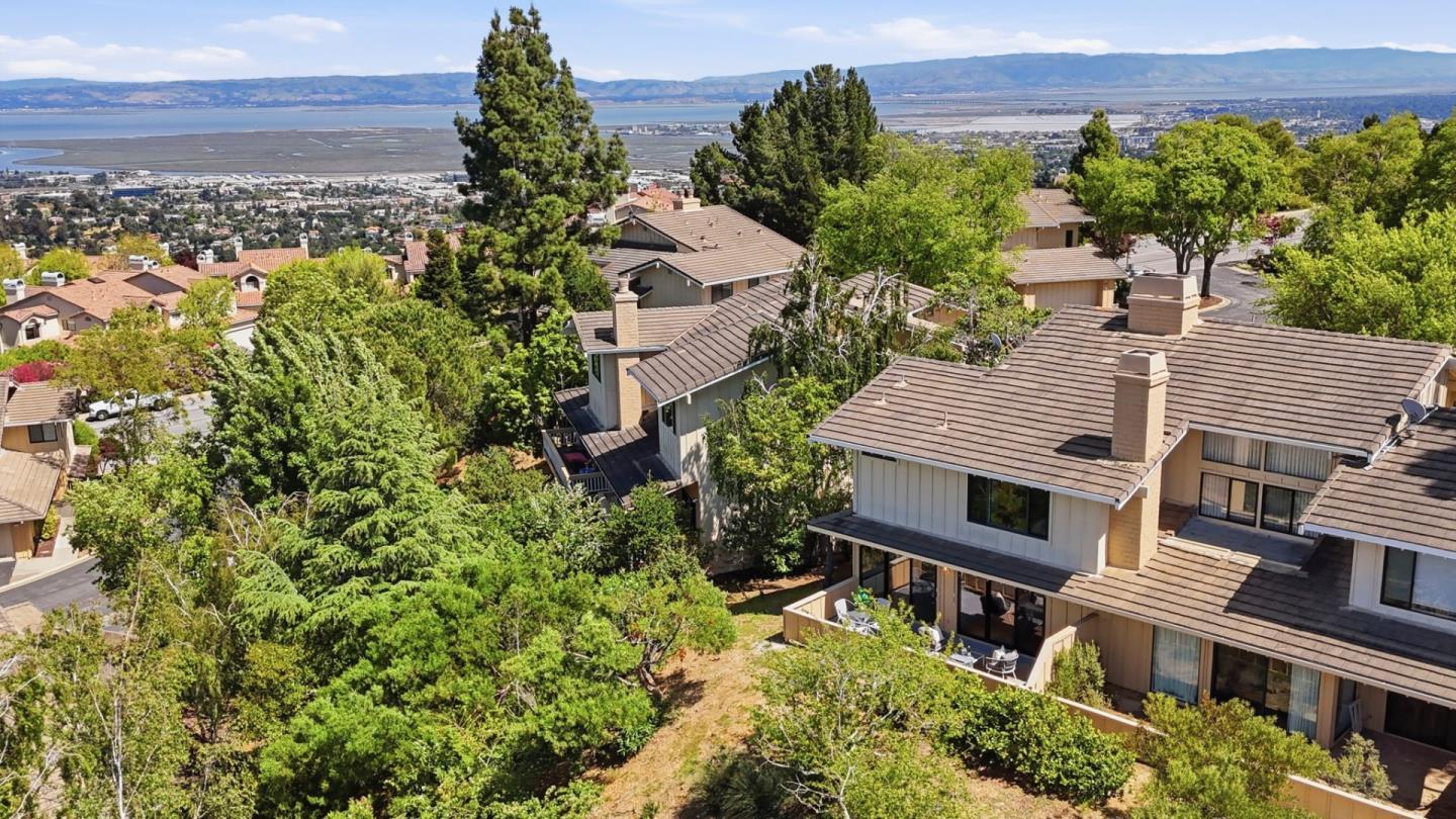 Detail Gallery Image 32 of 63 For 7 Lilly Ln, San Carlos,  CA 94070 - 3 Beds | 2/1 Baths