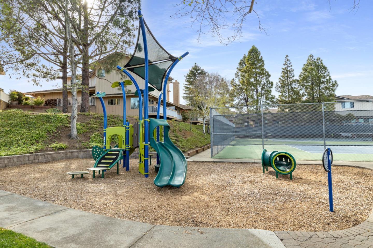 Detail Gallery Image 41 of 63 For 7 Lilly Ln, San Carlos,  CA 94070 - 3 Beds | 2/1 Baths