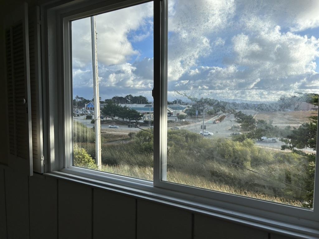 Detail Gallery Image 10 of 11 For 3242 Coral Way, Marina,  CA 93933 - 4 Beds | 2/1 Baths