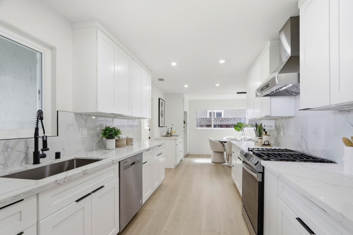 Detail Gallery Image 8 of 25 For 1679 Catalonia Way, San Jose,  CA 95125 - 3 Beds | 2 Baths