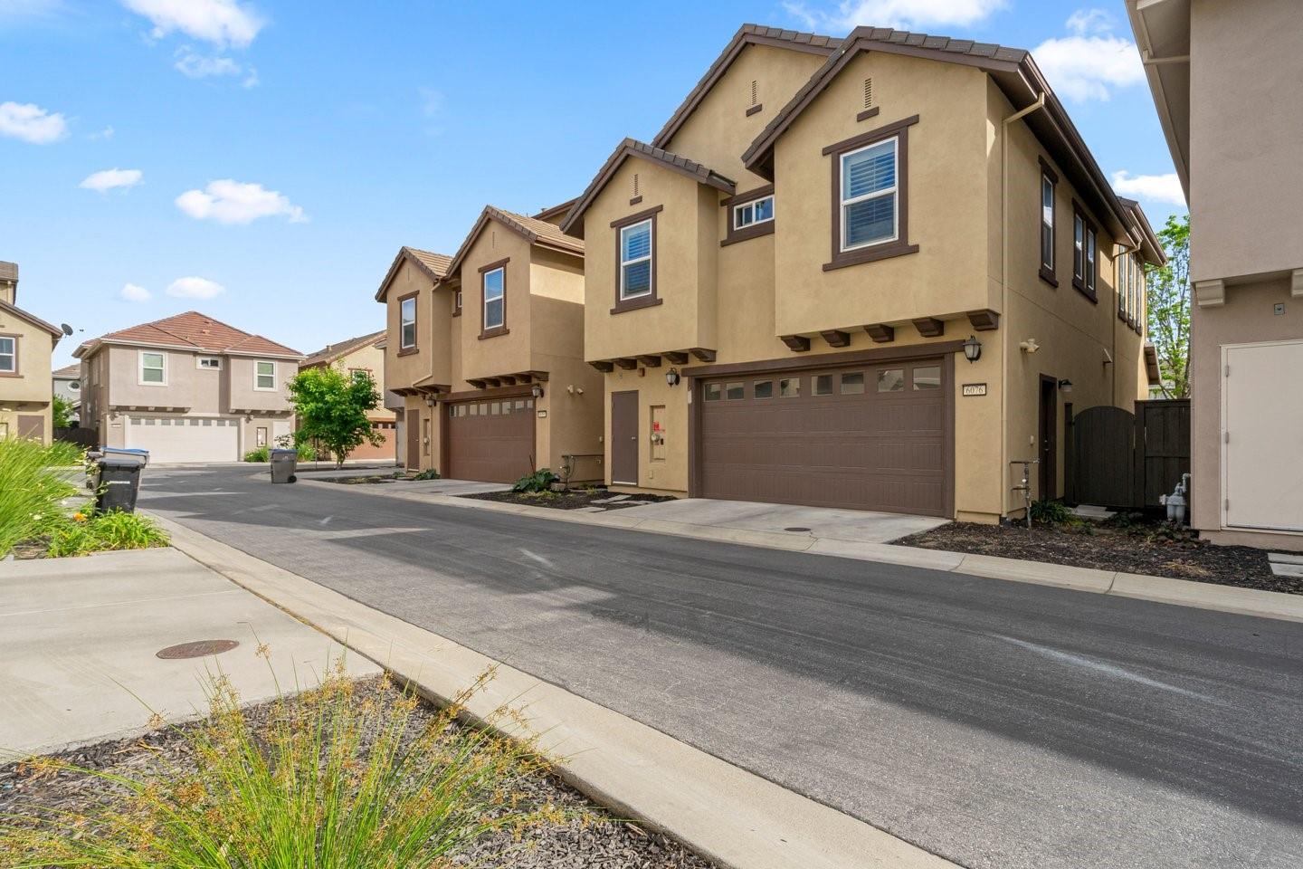 Detail Gallery Image 6 of 79 For 6076 Sunstone Dr, San Jose,  CA 95123 - 4 Beds | 2/1 Baths