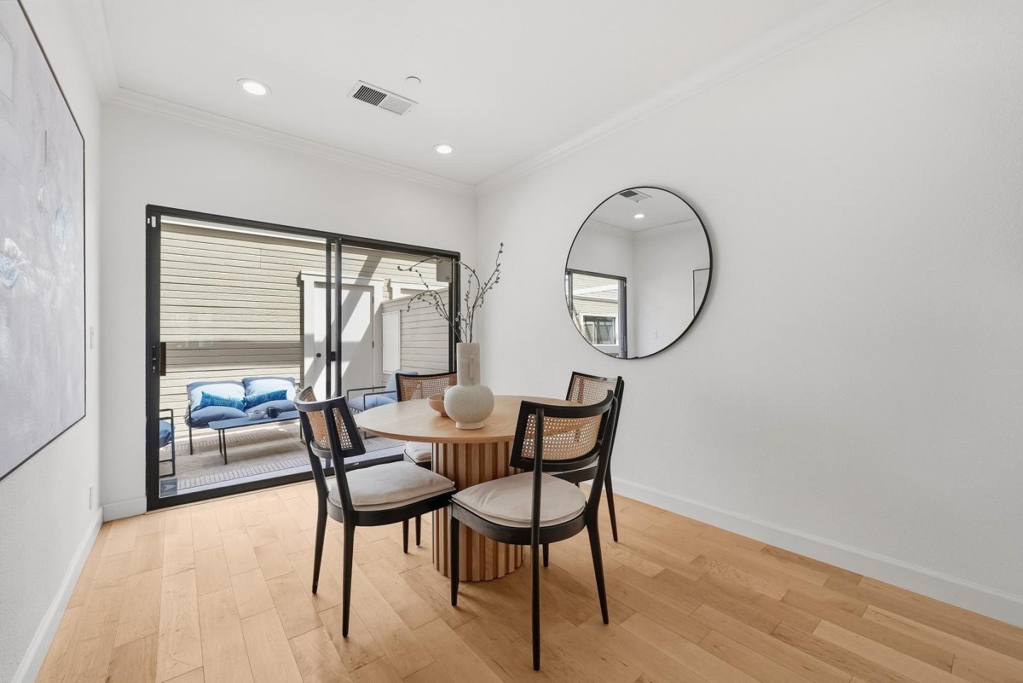 Detail Gallery Image 13 of 49 For 915 La Mesa Ter #B,  Sunnyvale,  CA 94086 - 3 Beds | 2/1 Baths