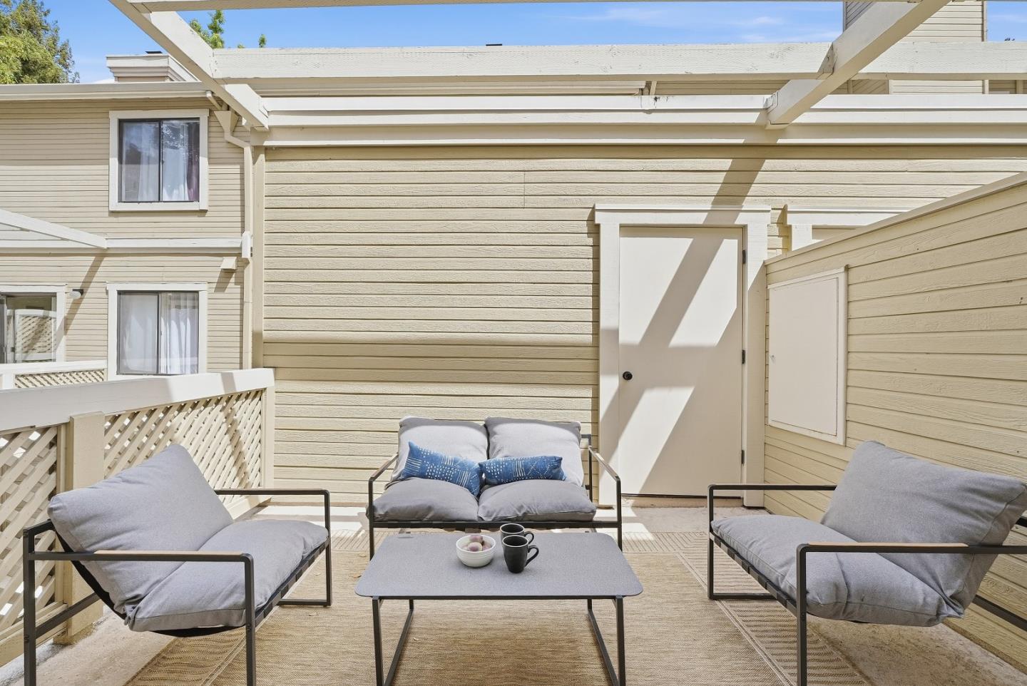 Detail Gallery Image 14 of 49 For 915 La Mesa Ter #B,  Sunnyvale,  CA 94086 - 3 Beds | 2/1 Baths