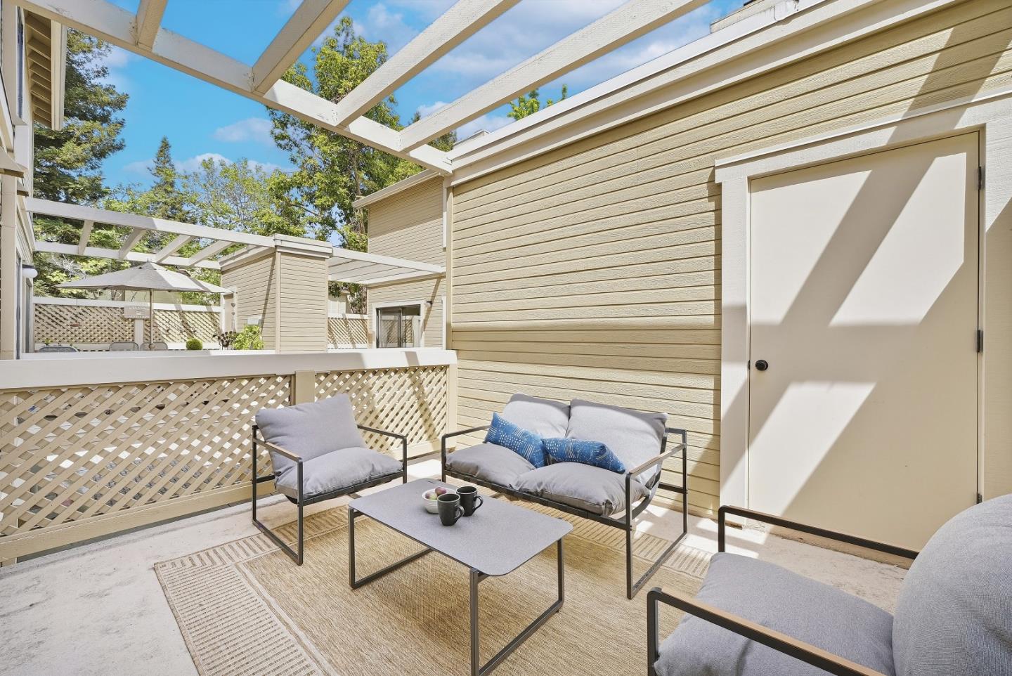 Detail Gallery Image 15 of 49 For 915 La Mesa Ter #B,  Sunnyvale,  CA 94086 - 3 Beds | 2/1 Baths