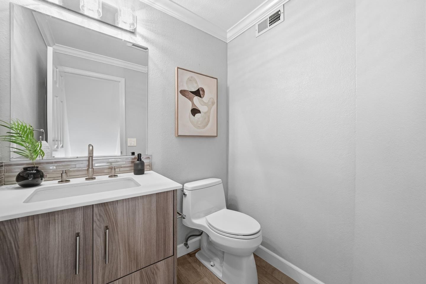 Detail Gallery Image 16 of 49 For 915 La Mesa Ter #B,  Sunnyvale,  CA 94086 - 3 Beds | 2/1 Baths