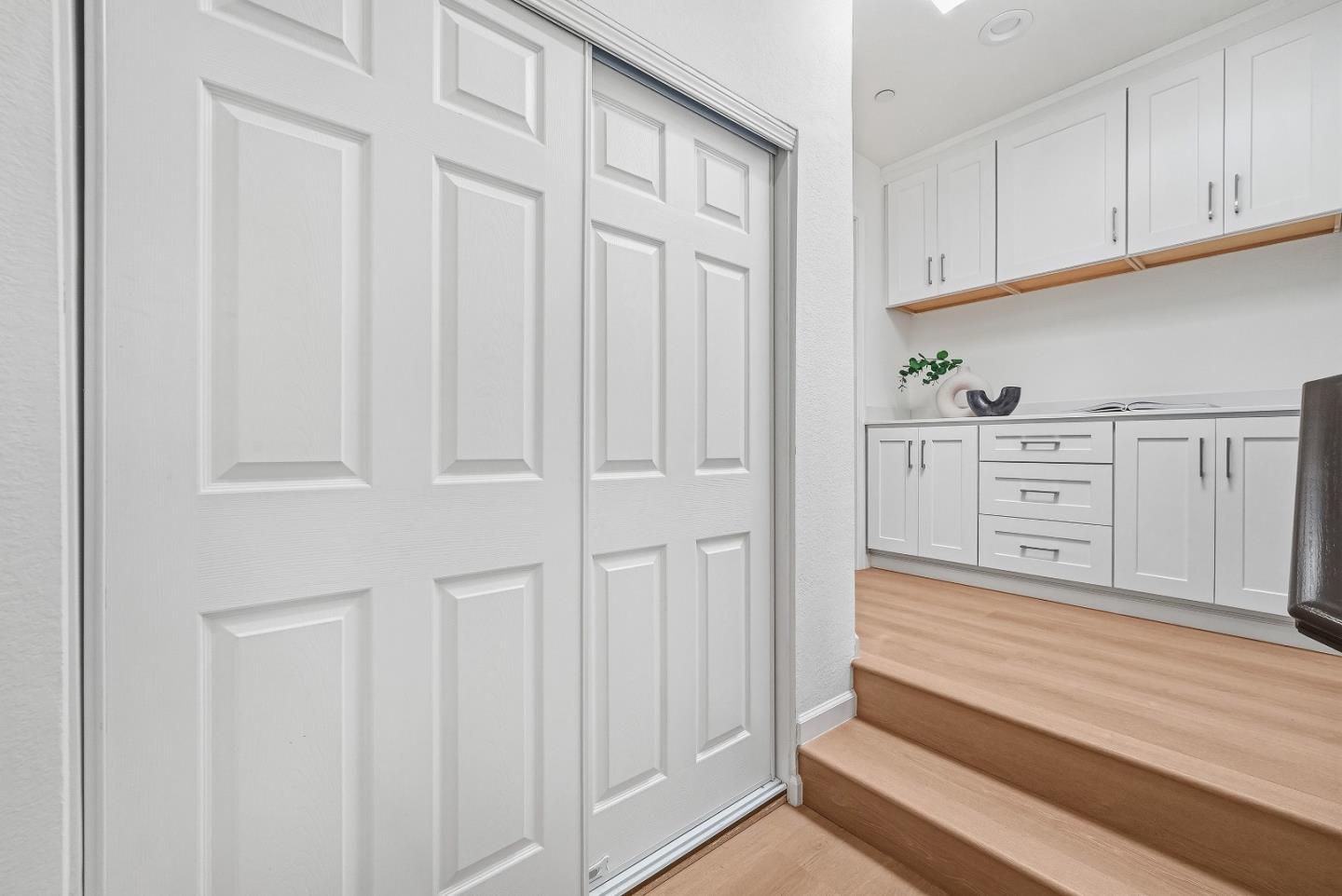 Detail Gallery Image 17 of 49 For 915 La Mesa Ter #B,  Sunnyvale,  CA 94086 - 3 Beds | 2/1 Baths