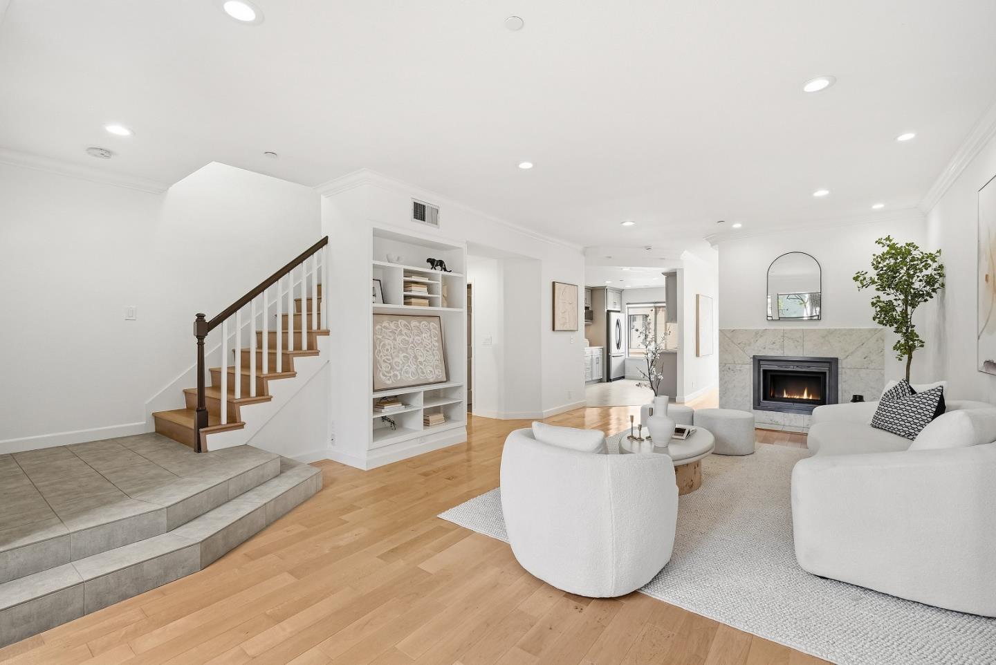 Detail Gallery Image 2 of 49 For 915 La Mesa Ter #B,  Sunnyvale,  CA 94086 - 3 Beds | 2/1 Baths