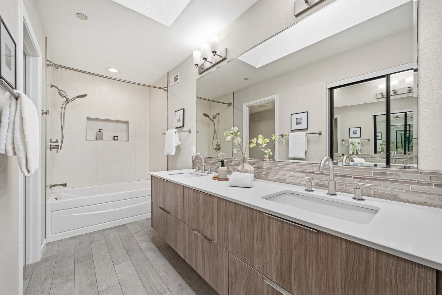 Detail Gallery Image 23 of 49 For 915 La Mesa Ter #B,  Sunnyvale,  CA 94086 - 3 Beds | 2/1 Baths