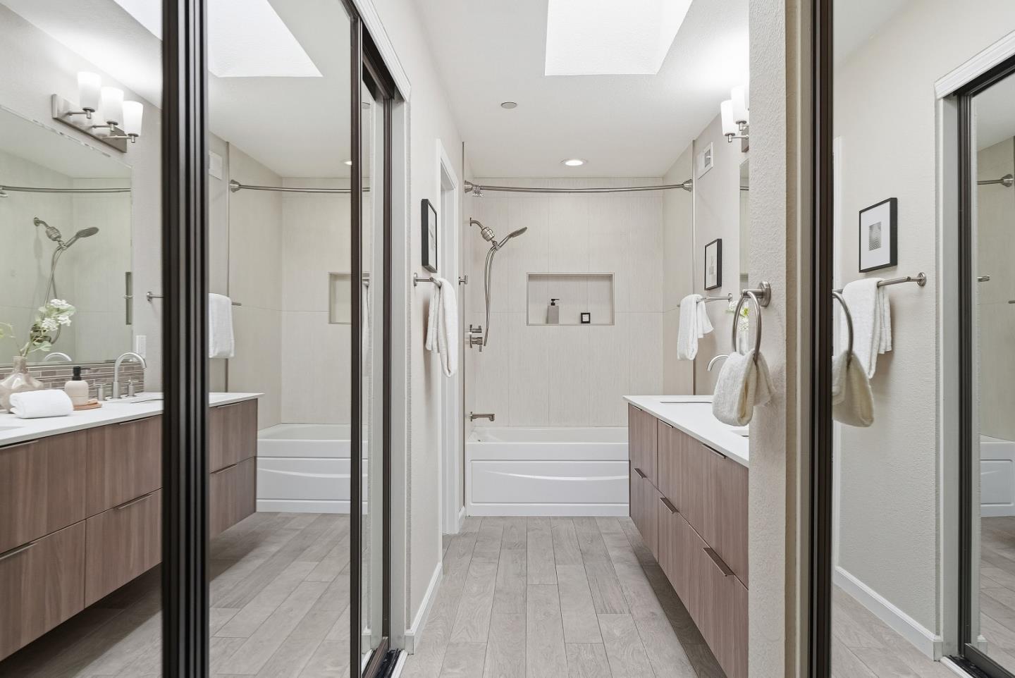 Detail Gallery Image 24 of 49 For 915 La Mesa Ter #B,  Sunnyvale,  CA 94086 - 3 Beds | 2/1 Baths