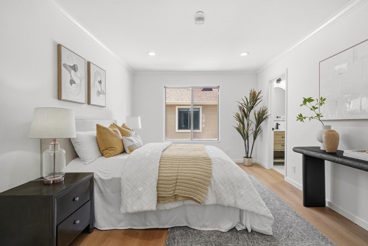 Detail Gallery Image 27 of 49 For 915 La Mesa Ter #B,  Sunnyvale,  CA 94086 - 3 Beds | 2/1 Baths