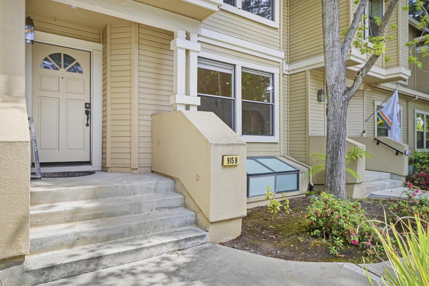 Detail Gallery Image 36 of 49 For 915 La Mesa Ter #B,  Sunnyvale,  CA 94086 - 3 Beds | 2/1 Baths