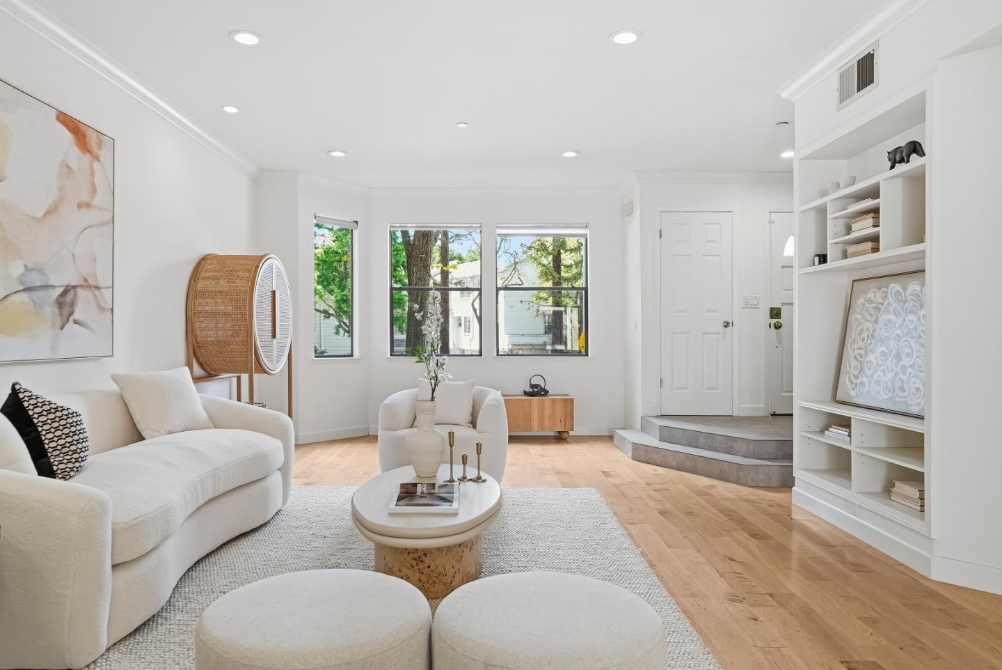 Detail Gallery Image 4 of 49 For 915 La Mesa Ter #B,  Sunnyvale,  CA 94086 - 3 Beds | 2/1 Baths