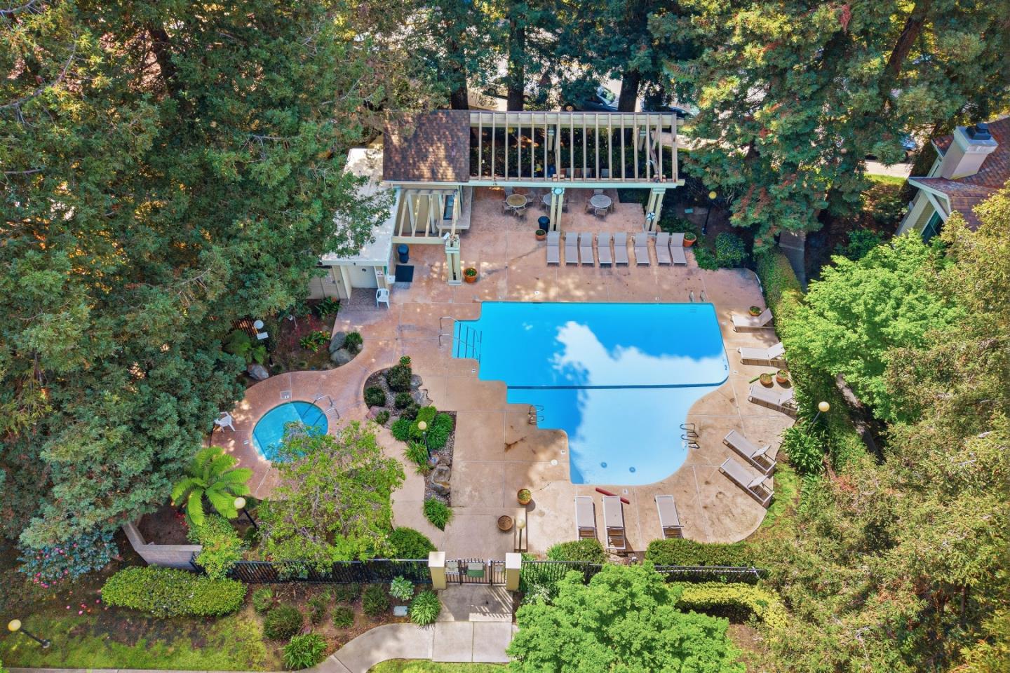 Detail Gallery Image 43 of 49 For 915 La Mesa Ter #B,  Sunnyvale,  CA 94086 - 3 Beds | 2/1 Baths