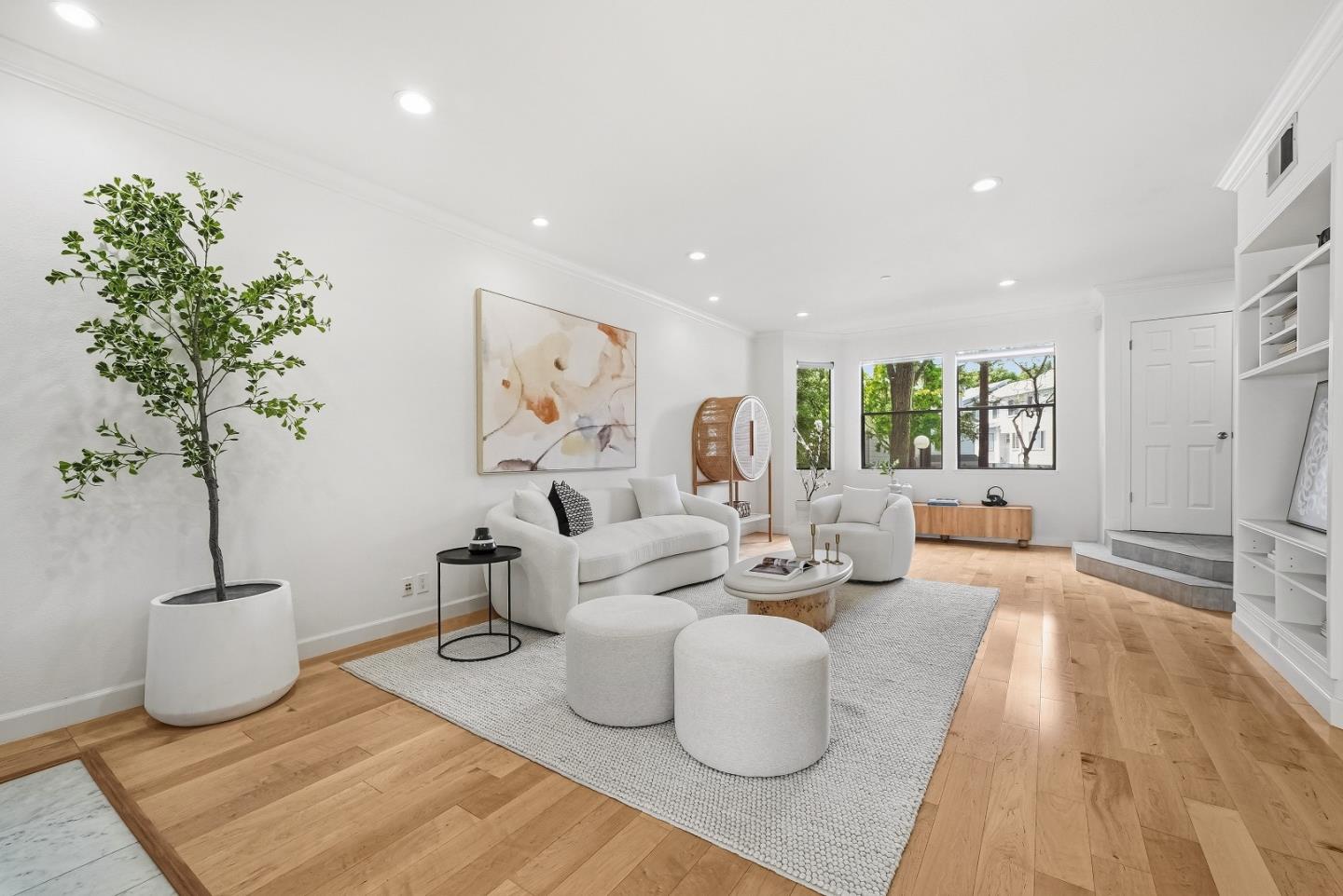 Detail Gallery Image 5 of 49 For 915 La Mesa Ter #B,  Sunnyvale,  CA 94086 - 3 Beds | 2/1 Baths