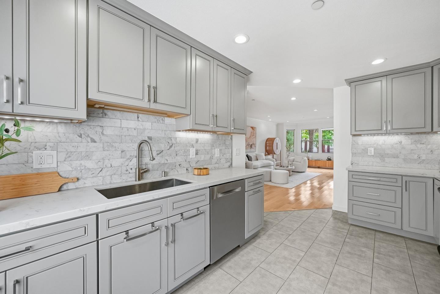 Detail Gallery Image 8 of 49 For 915 La Mesa Ter #B,  Sunnyvale,  CA 94086 - 3 Beds | 2/1 Baths