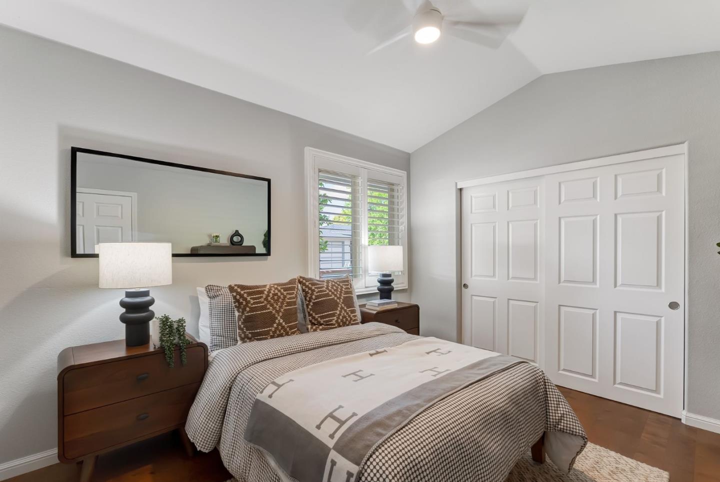 Detail Gallery Image 12 of 31 For 996 Hall St, San Carlos,  CA 94070 - 3 Beds | 2 Baths