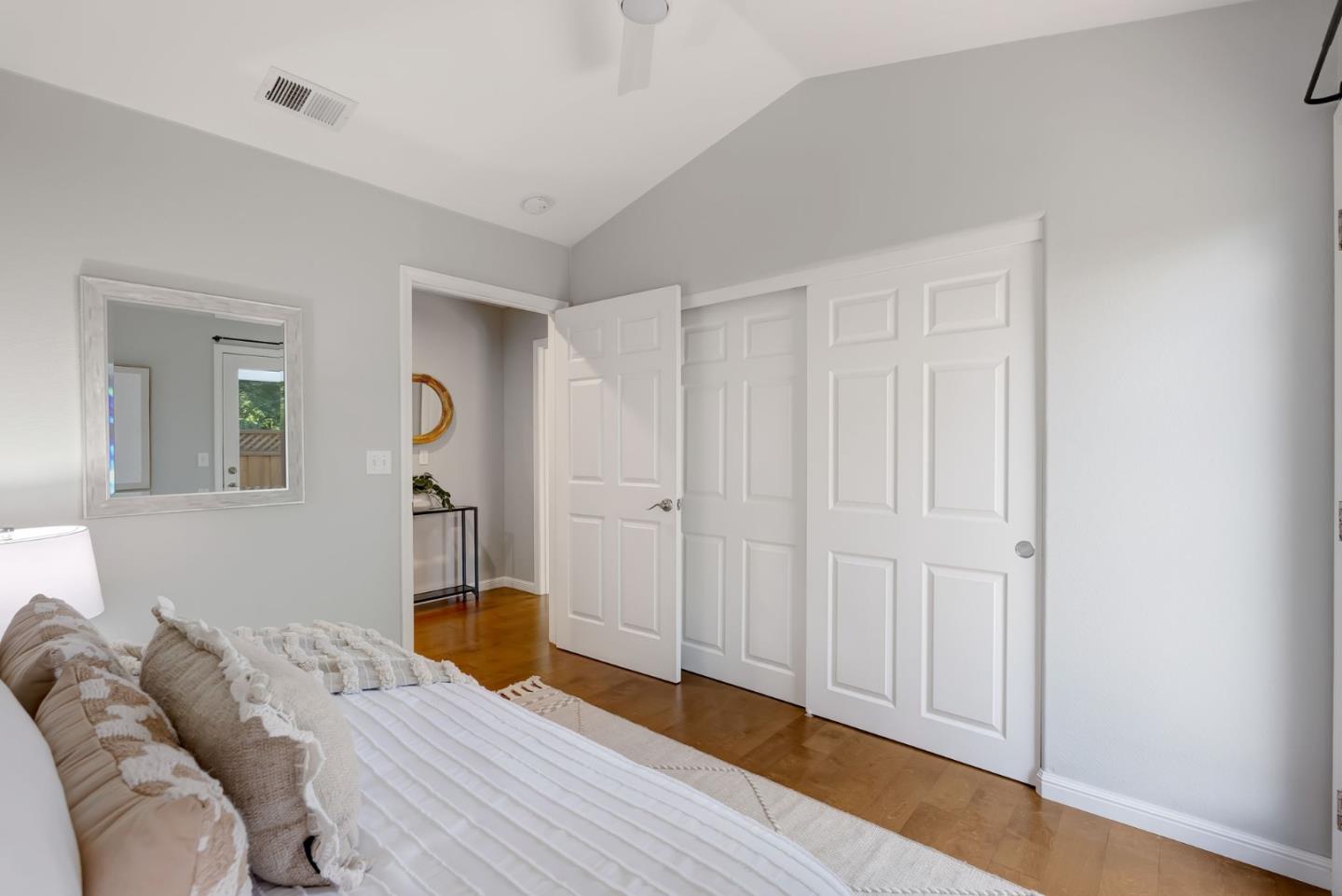 Detail Gallery Image 15 of 31 For 996 Hall St, San Carlos,  CA 94070 - 3 Beds | 2 Baths