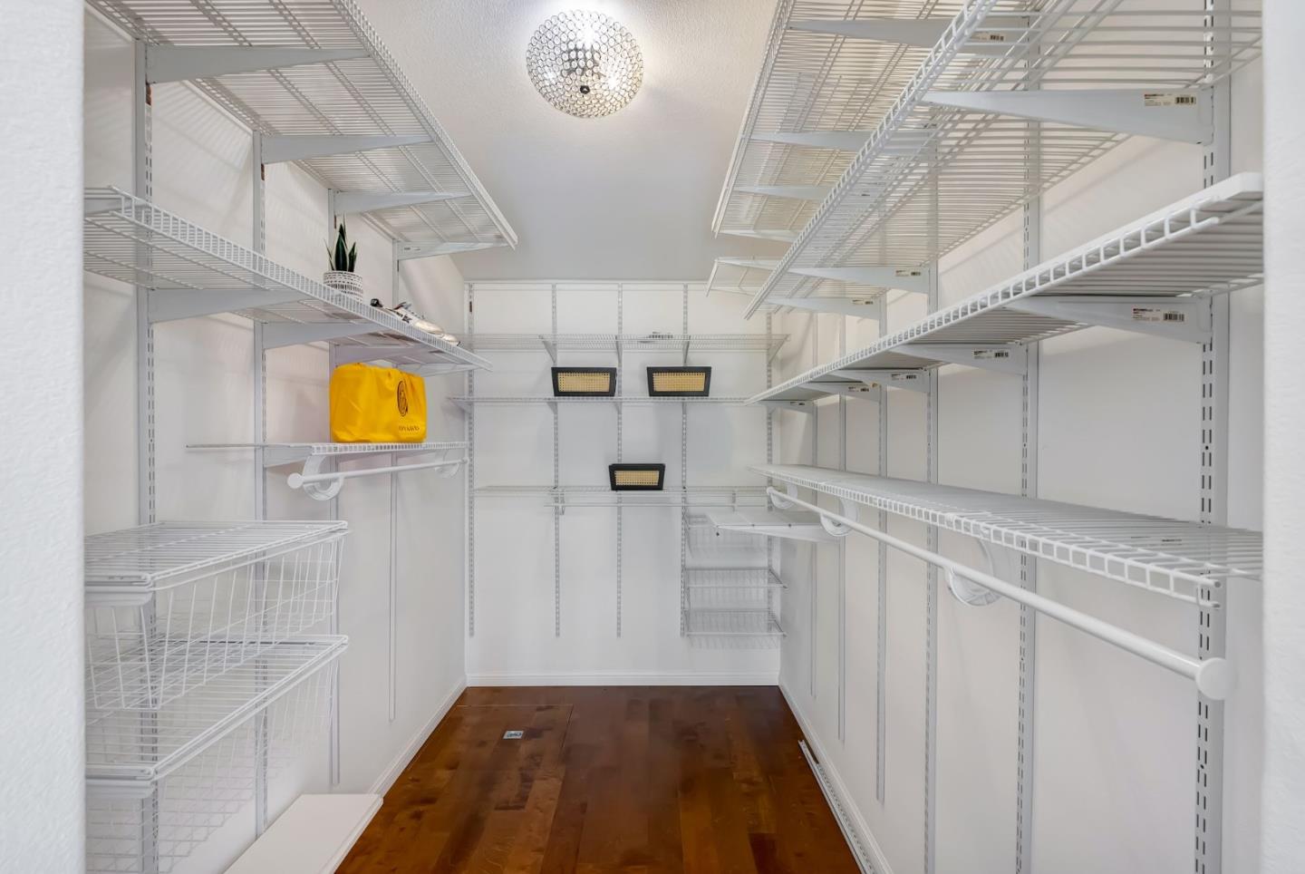 Detail Gallery Image 16 of 31 For 996 Hall St, San Carlos,  CA 94070 - 3 Beds | 2 Baths