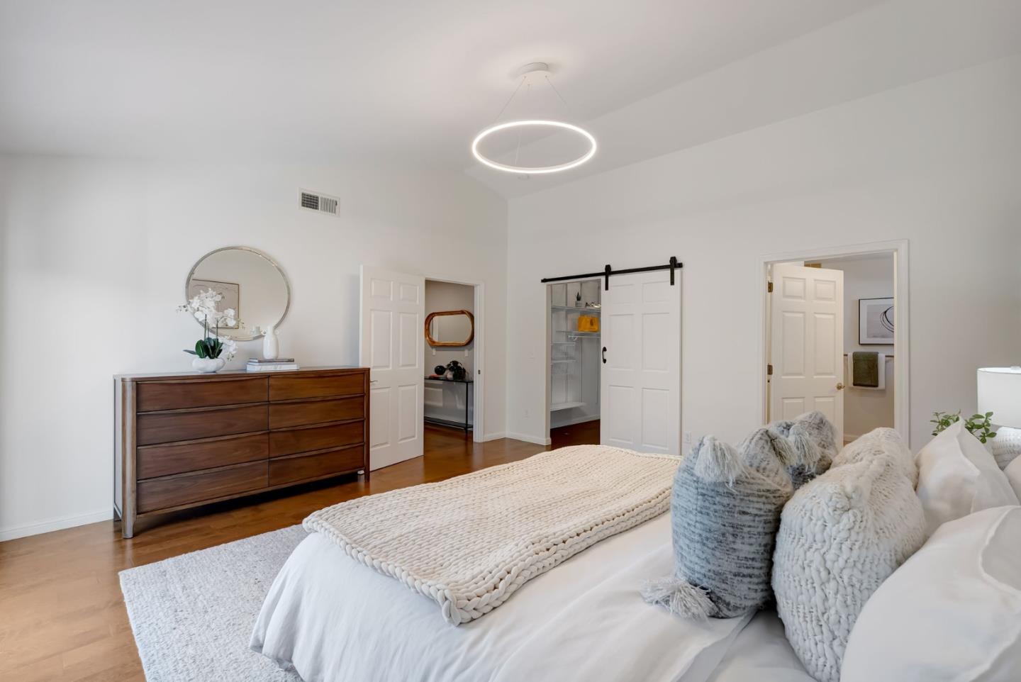 Detail Gallery Image 17 of 31 For 996 Hall St, San Carlos,  CA 94070 - 3 Beds | 2 Baths