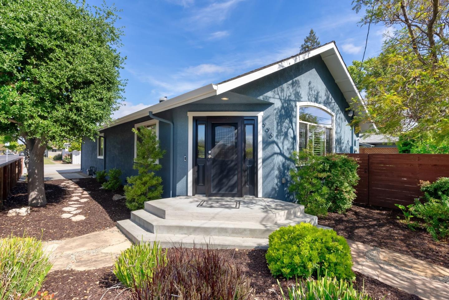 Detail Gallery Image 2 of 31 For 996 Hall St, San Carlos,  CA 94070 - 3 Beds | 2 Baths