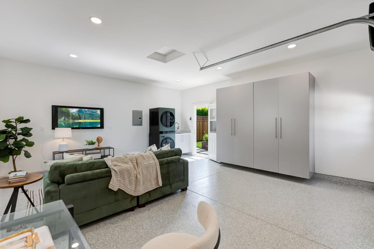 Detail Gallery Image 25 of 31 For 996 Hall St, San Carlos,  CA 94070 - 3 Beds | 2 Baths