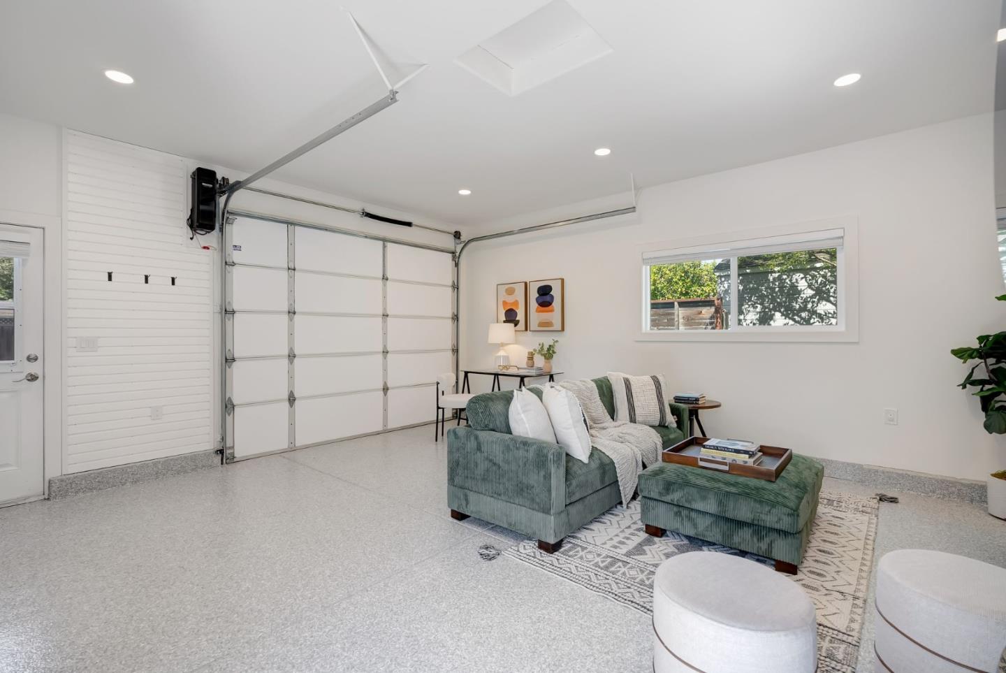 Detail Gallery Image 26 of 31 For 996 Hall St, San Carlos,  CA 94070 - 3 Beds | 2 Baths