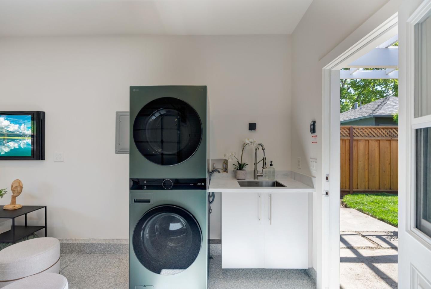 Detail Gallery Image 27 of 31 For 996 Hall St, San Carlos,  CA 94070 - 3 Beds | 2 Baths