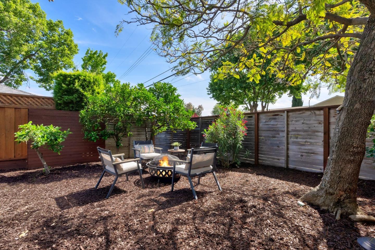 Detail Gallery Image 28 of 31 For 996 Hall St, San Carlos,  CA 94070 - 3 Beds | 2 Baths