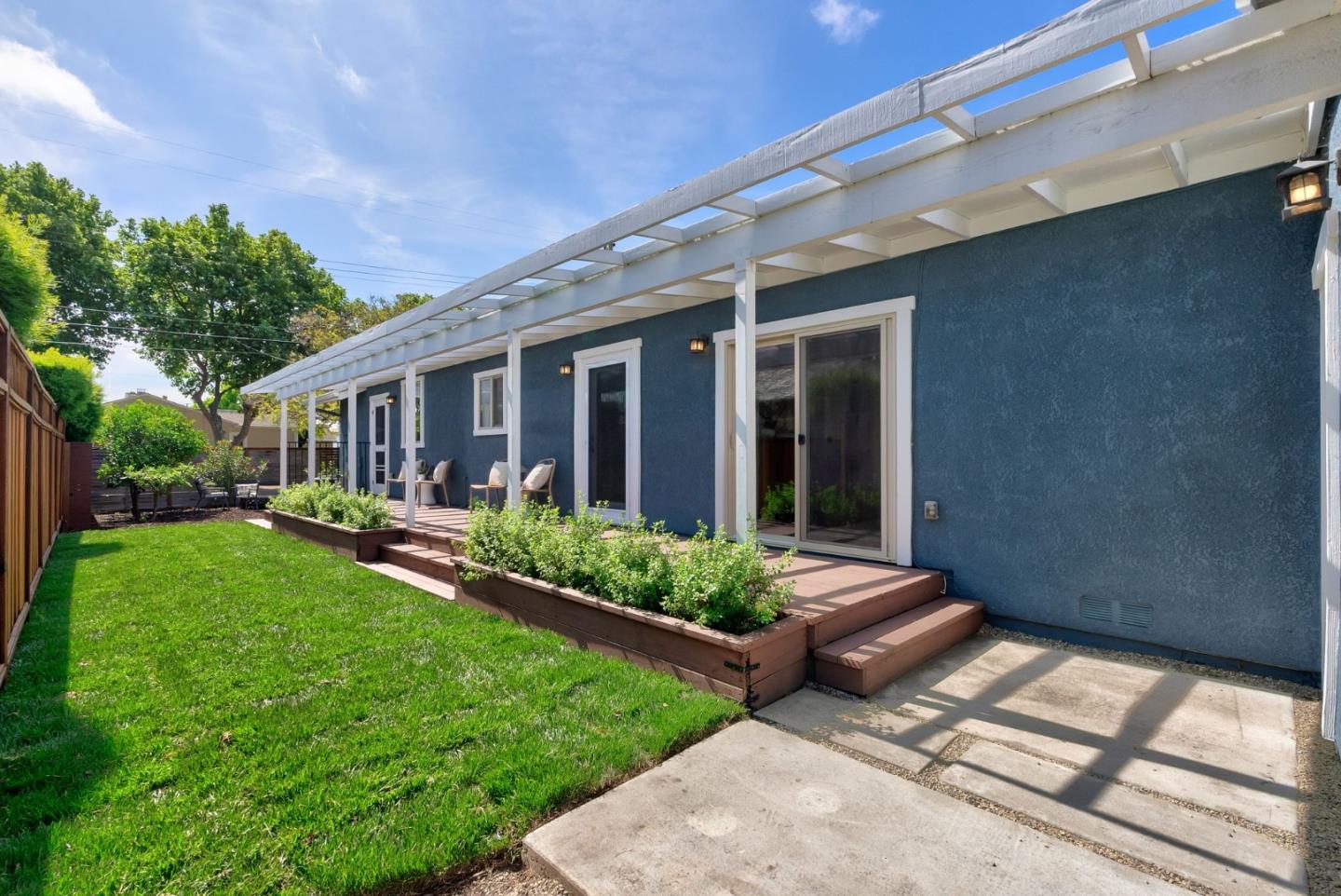 Detail Gallery Image 29 of 31 For 996 Hall St, San Carlos,  CA 94070 - 3 Beds | 2 Baths