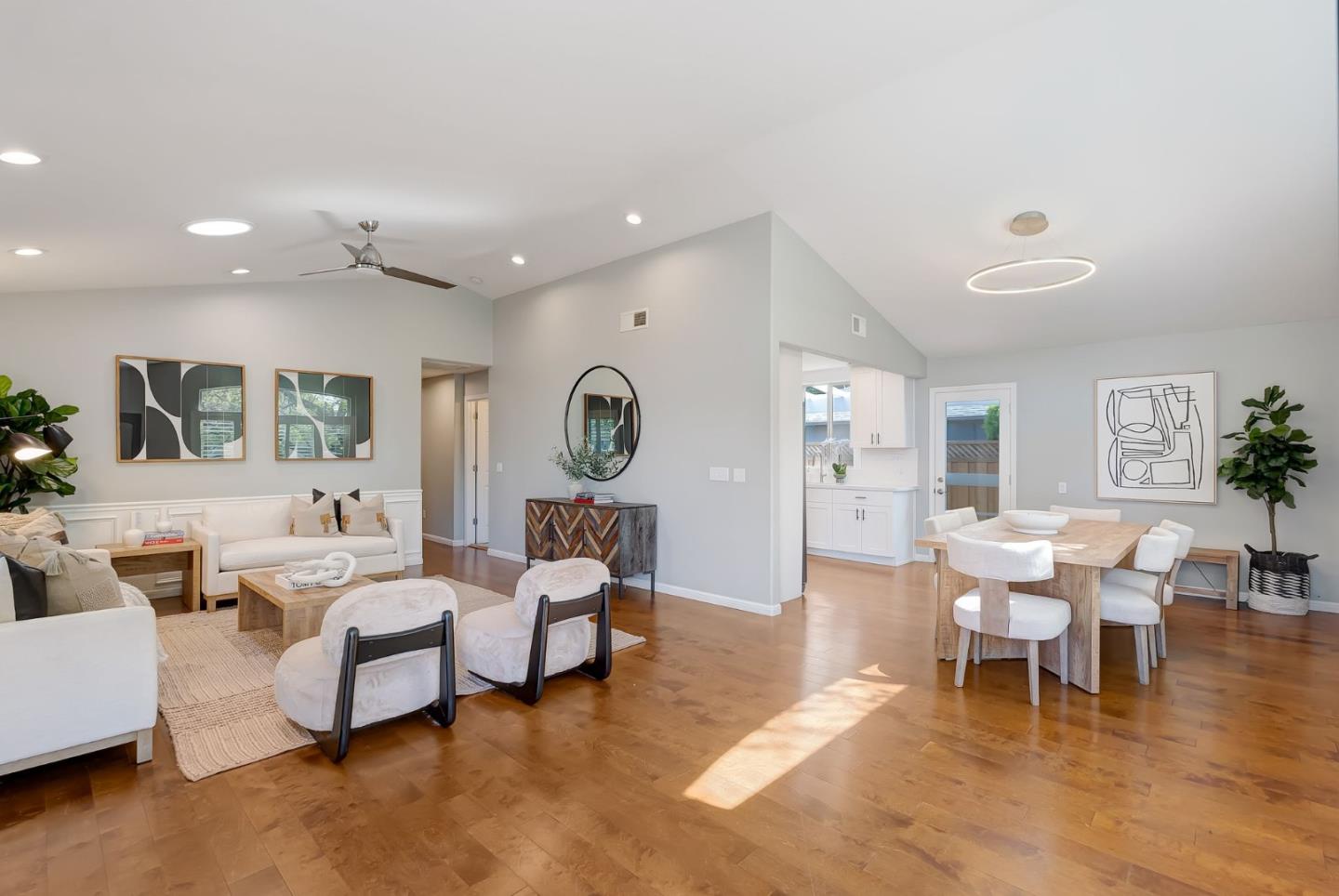 Detail Gallery Image 3 of 31 For 996 Hall St, San Carlos,  CA 94070 - 3 Beds | 2 Baths