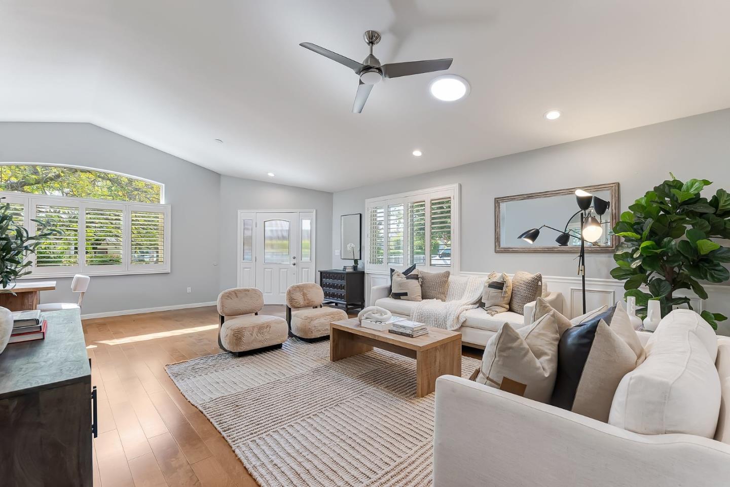 Detail Gallery Image 4 of 31 For 996 Hall St, San Carlos,  CA 94070 - 3 Beds | 2 Baths