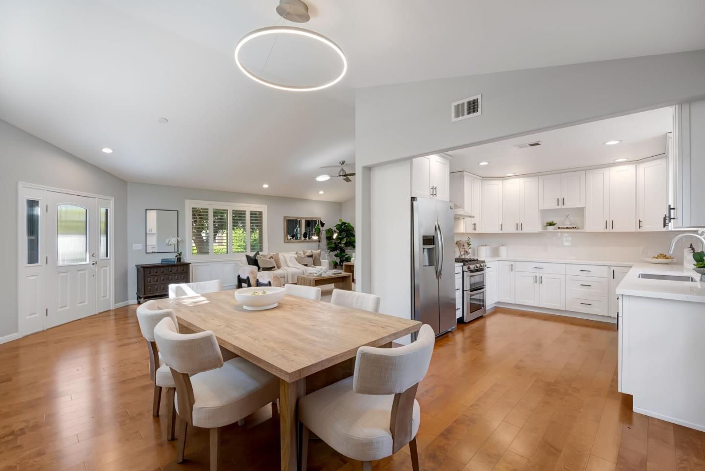 Detail Gallery Image 5 of 31 For 996 Hall St, San Carlos,  CA 94070 - 3 Beds | 2 Baths