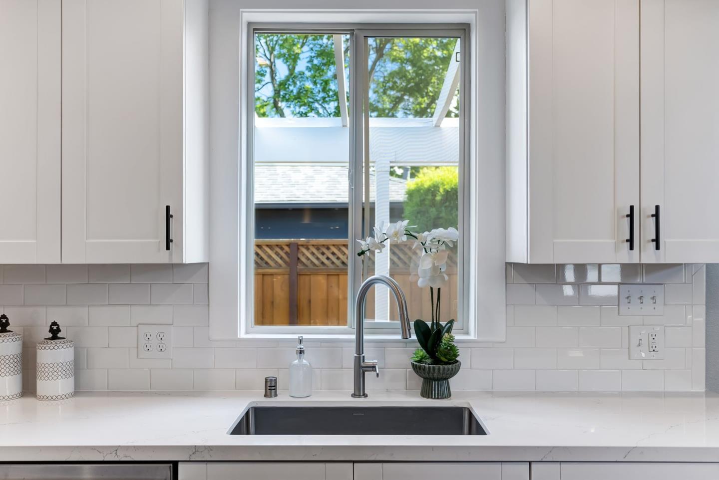 Detail Gallery Image 8 of 31 For 996 Hall St, San Carlos,  CA 94070 - 3 Beds | 2 Baths