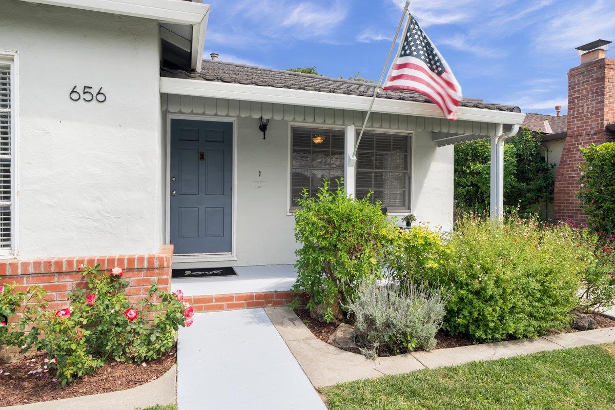 Detail Gallery Image 3 of 33 For 656 N 16th St, San Jose,  CA 95112 - 2 Beds | 2 Baths