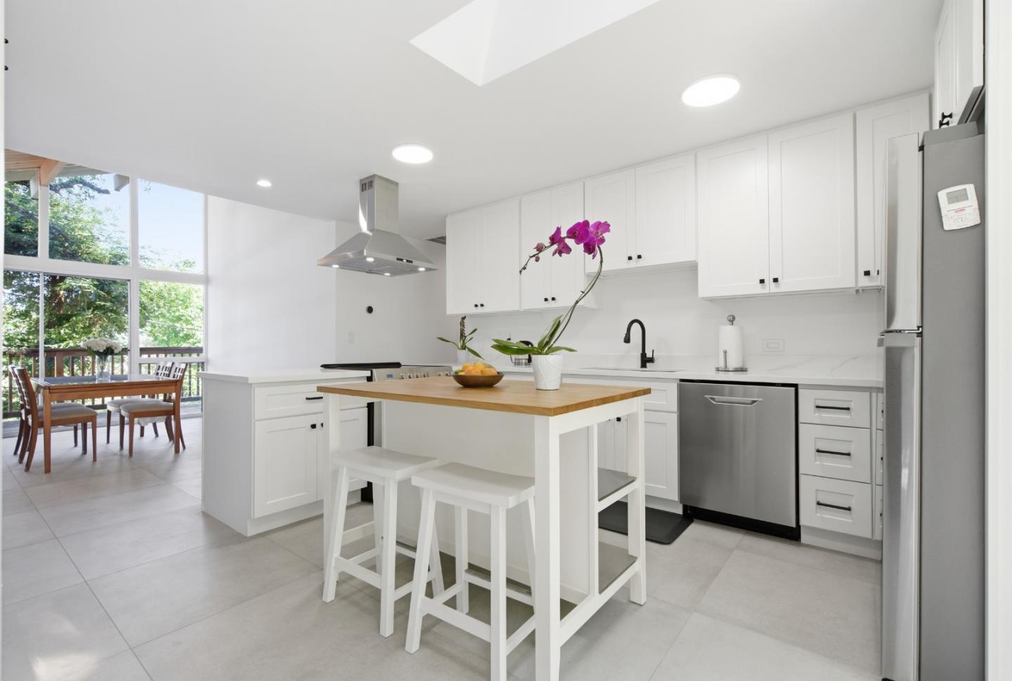 Detail Gallery Image 7 of 32 For 46 Underhill Rd, Orinda,  CA 94563 - 3 Beds | 2 Baths