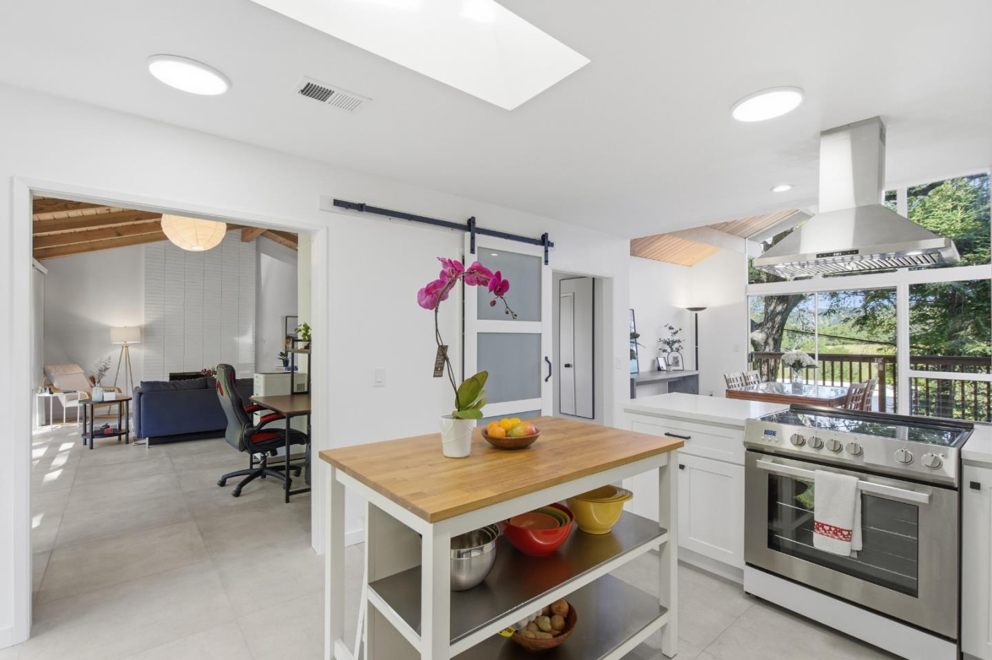 Detail Gallery Image 8 of 32 For 46 Underhill Rd, Orinda,  CA 94563 - 3 Beds | 2 Baths