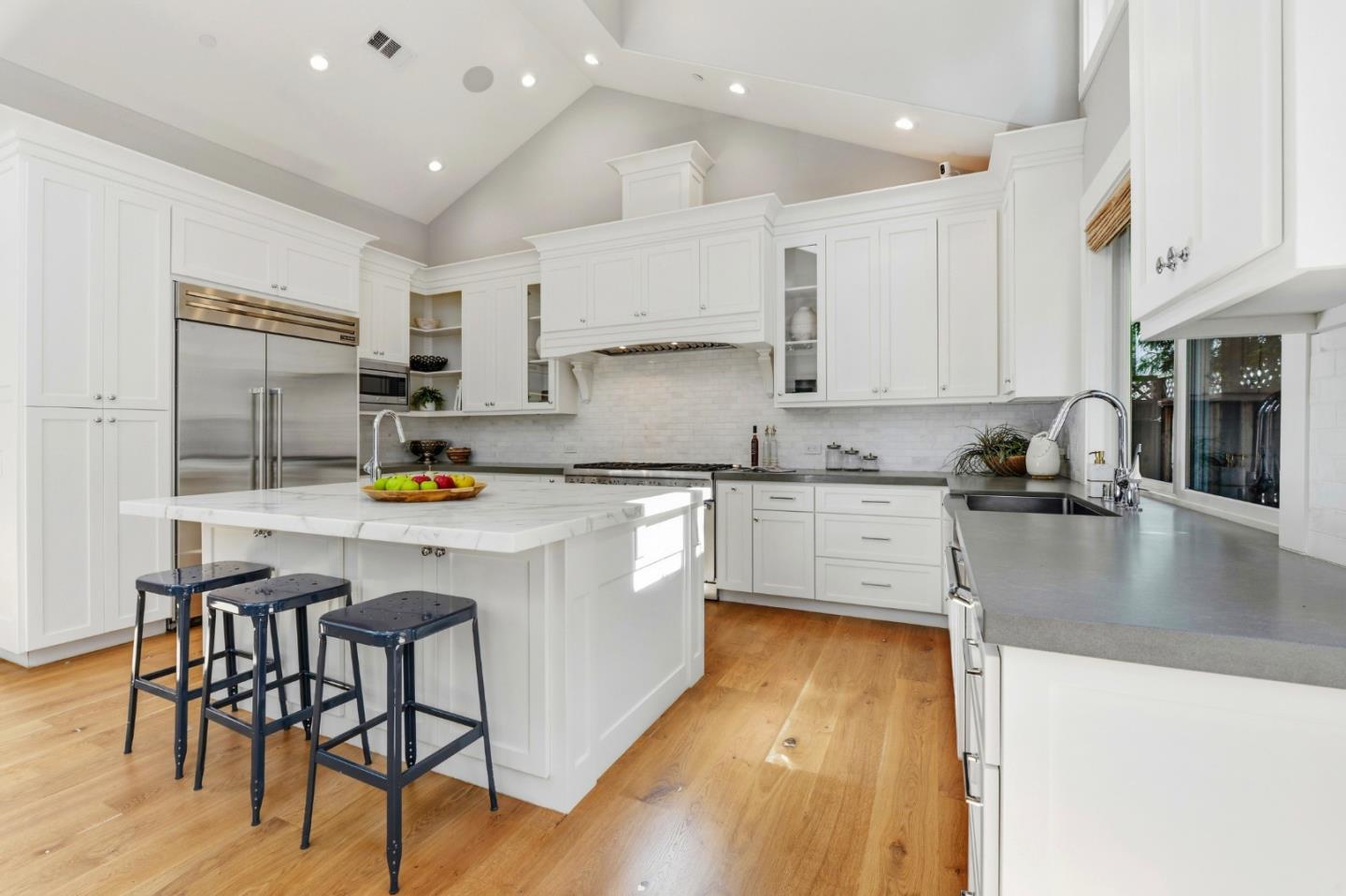 Detail Gallery Image 10 of 37 For 2130 Mills Ave, Menlo Park,  CA 94025 - 4 Beds | 3/1 Baths