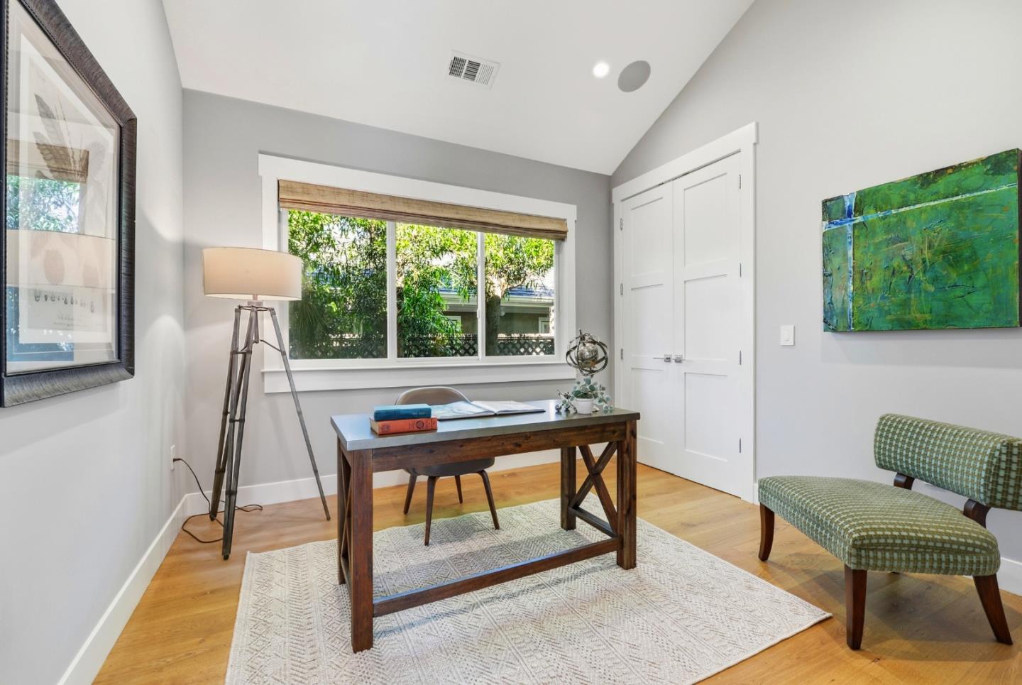 Detail Gallery Image 13 of 37 For 2130 Mills Ave, Menlo Park,  CA 94025 - 4 Beds | 3/1 Baths