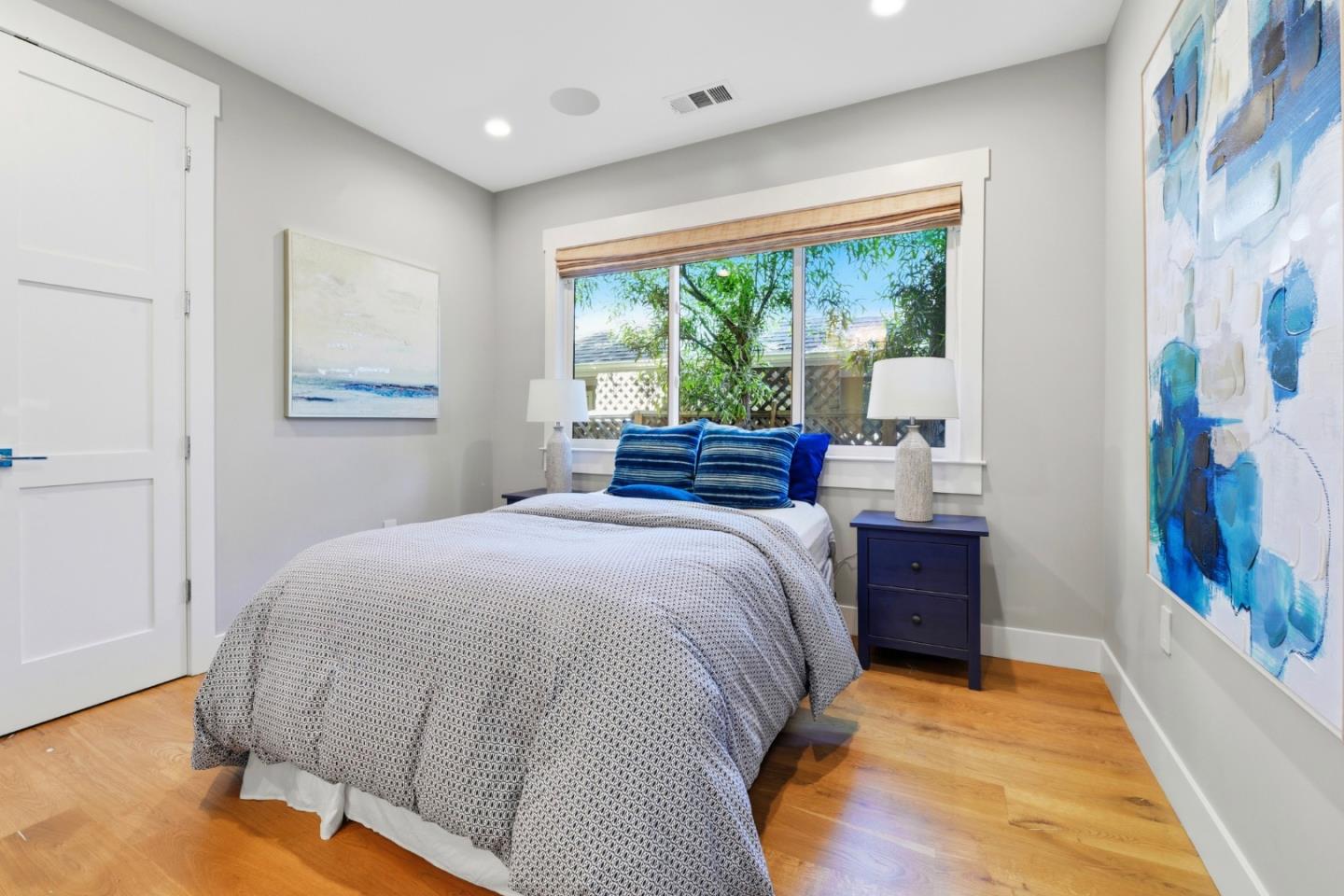 Detail Gallery Image 15 of 37 For 2130 Mills Ave, Menlo Park,  CA 94025 - 4 Beds | 3/1 Baths