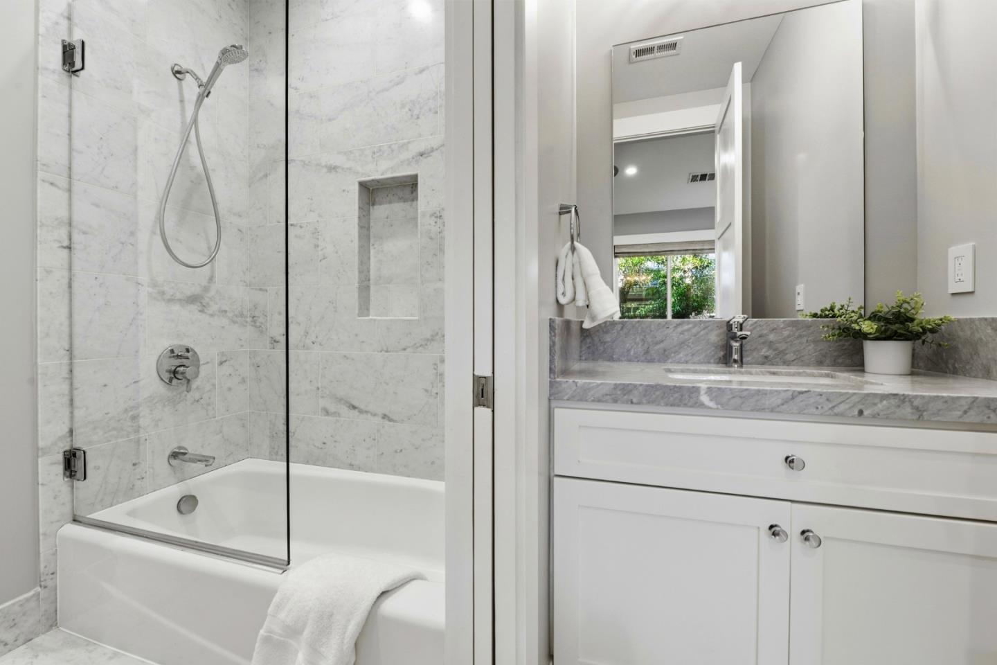 Detail Gallery Image 17 of 37 For 2130 Mills Ave, Menlo Park,  CA 94025 - 4 Beds | 3/1 Baths