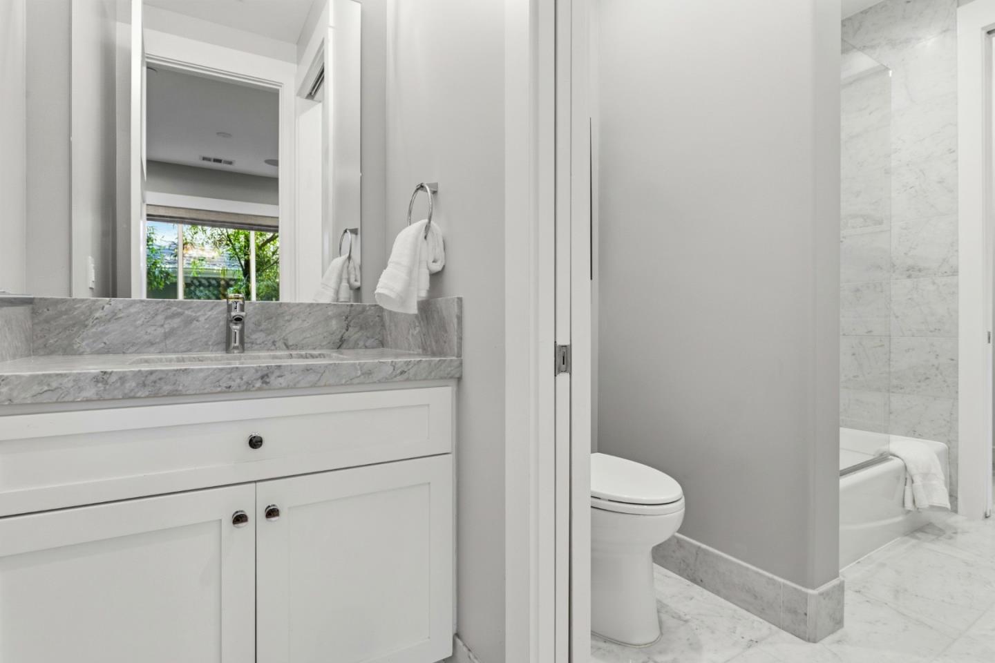 Detail Gallery Image 18 of 37 For 2130 Mills Ave, Menlo Park,  CA 94025 - 4 Beds | 3/1 Baths