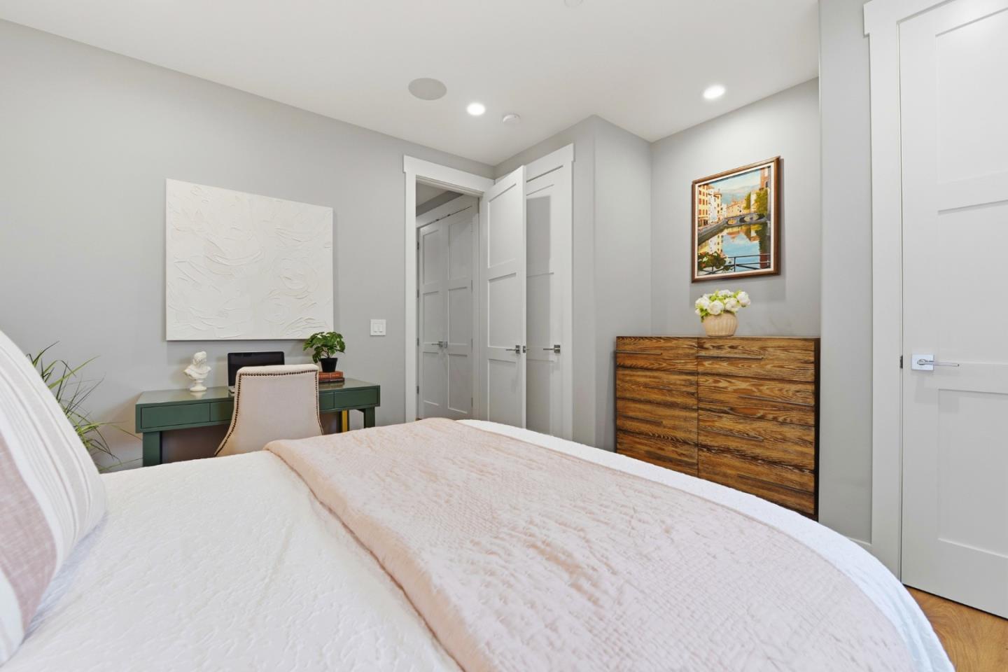 Detail Gallery Image 20 of 37 For 2130 Mills Ave, Menlo Park,  CA 94025 - 4 Beds | 3/1 Baths