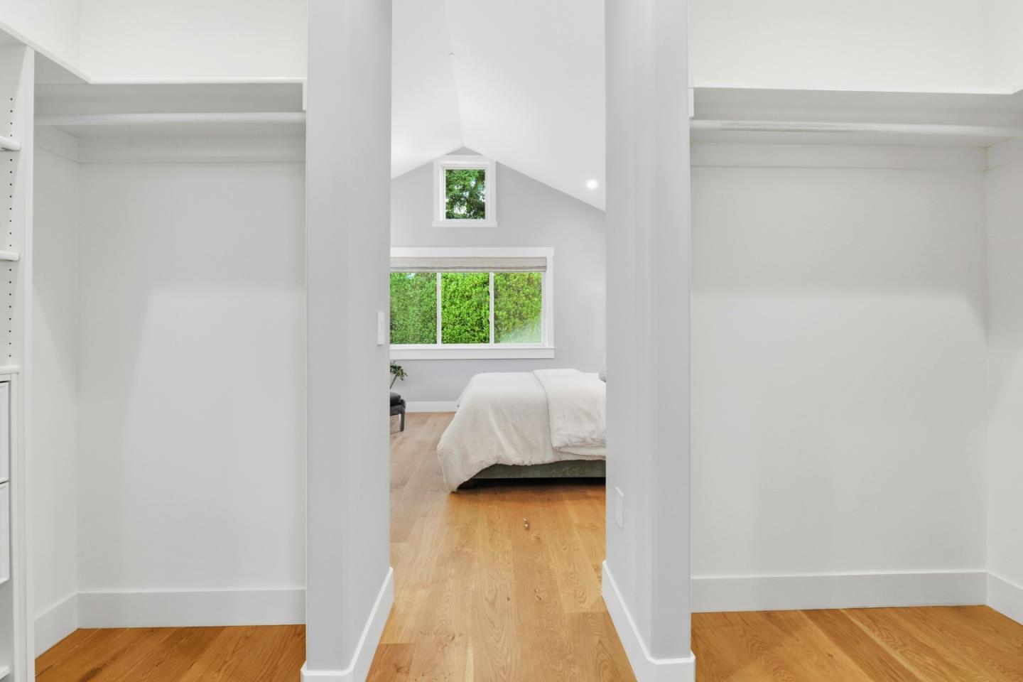 Detail Gallery Image 27 of 37 For 2130 Mills Ave, Menlo Park,  CA 94025 - 4 Beds | 3/1 Baths