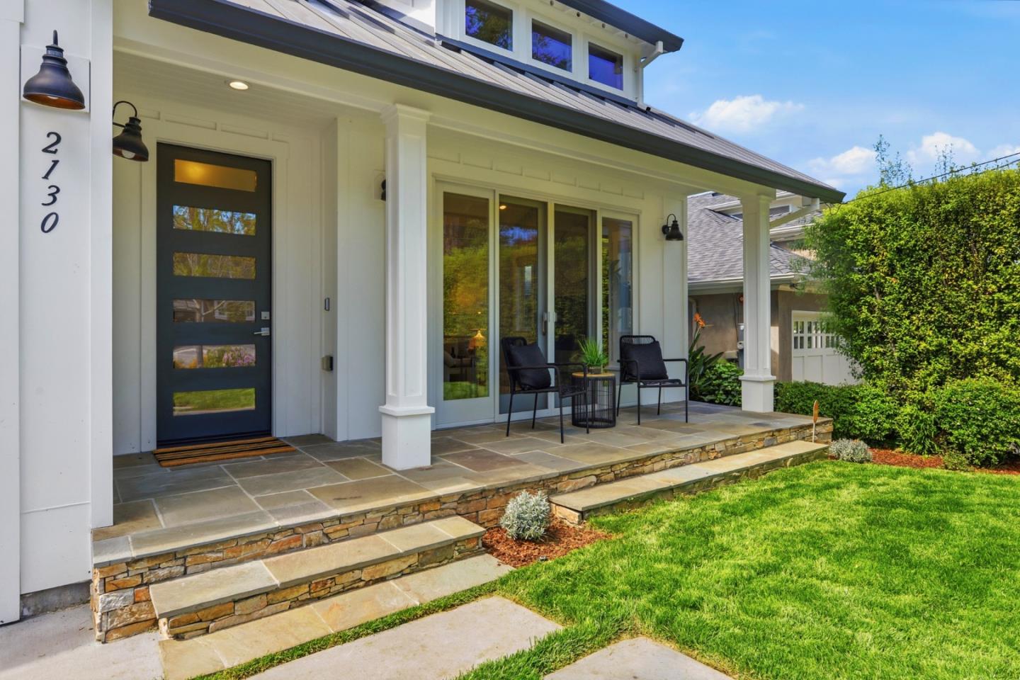 Detail Gallery Image 3 of 37 For 2130 Mills Ave, Menlo Park,  CA 94025 - 4 Beds | 3/1 Baths