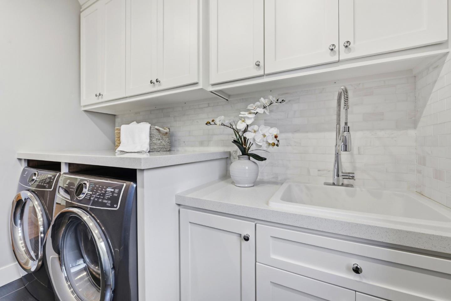 Detail Gallery Image 31 of 37 For 2130 Mills Ave, Menlo Park,  CA 94025 - 4 Beds | 3/1 Baths