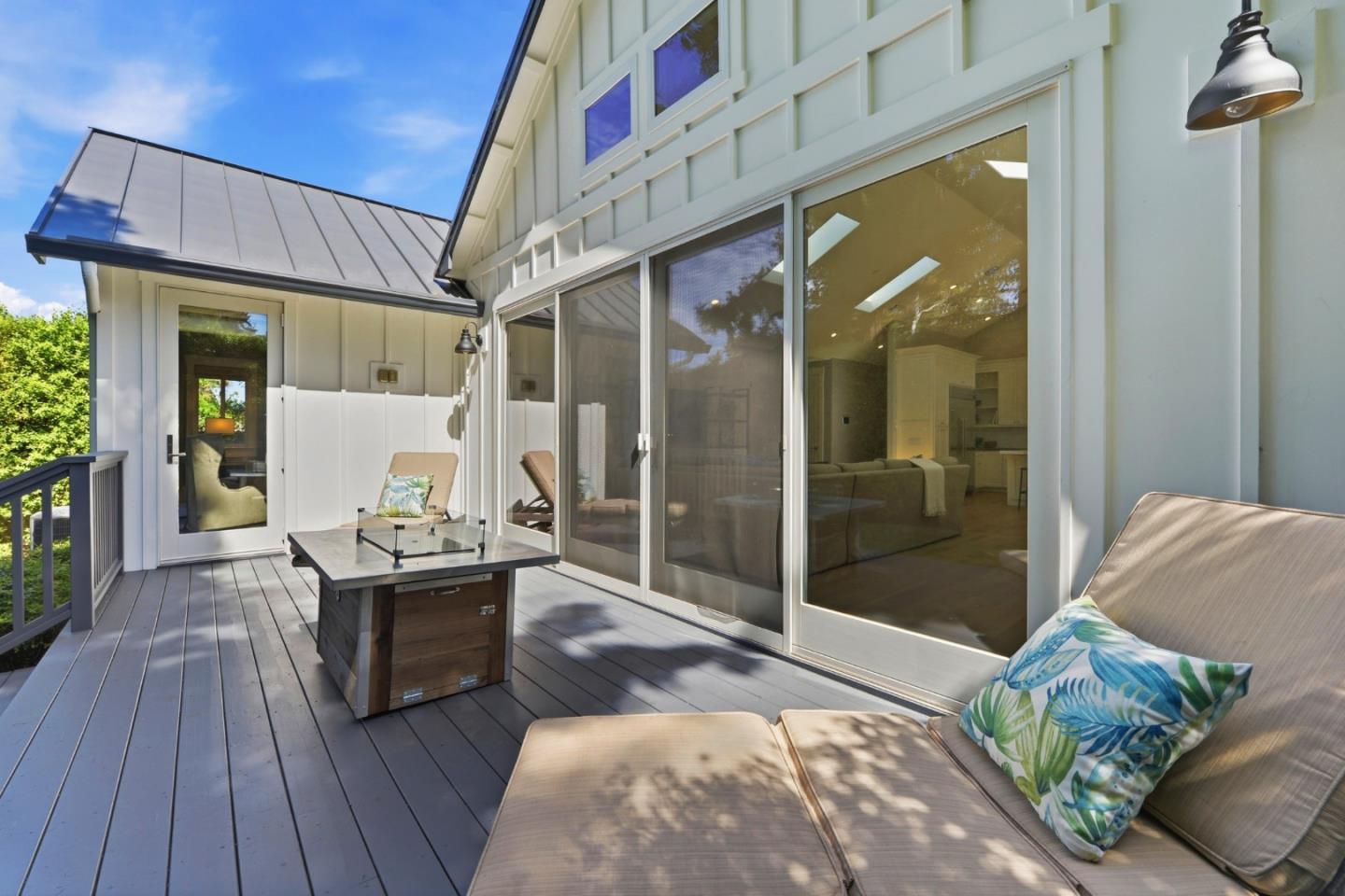 Detail Gallery Image 32 of 37 For 2130 Mills Ave, Menlo Park,  CA 94025 - 4 Beds | 3/1 Baths