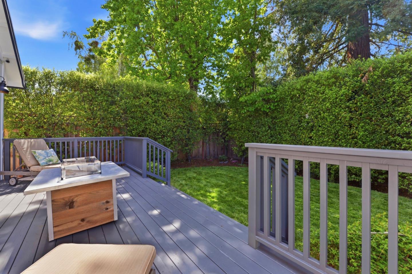 Detail Gallery Image 33 of 37 For 2130 Mills Ave, Menlo Park,  CA 94025 - 4 Beds | 3/1 Baths