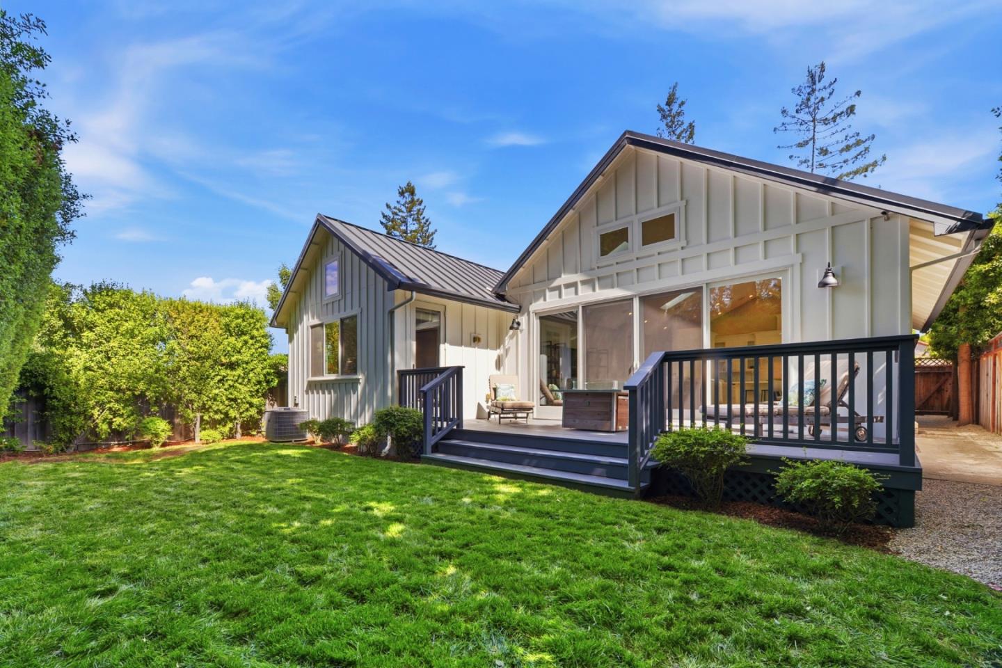 Detail Gallery Image 34 of 37 For 2130 Mills Ave, Menlo Park,  CA 94025 - 4 Beds | 3/1 Baths